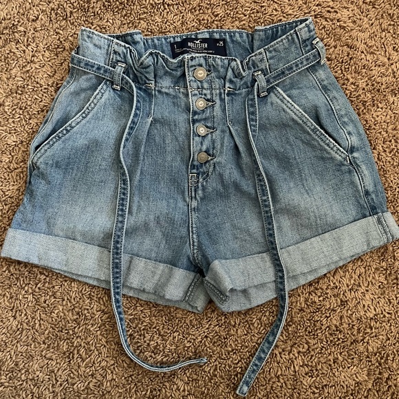 Hollister shorts with belt - Picture 2 of 5